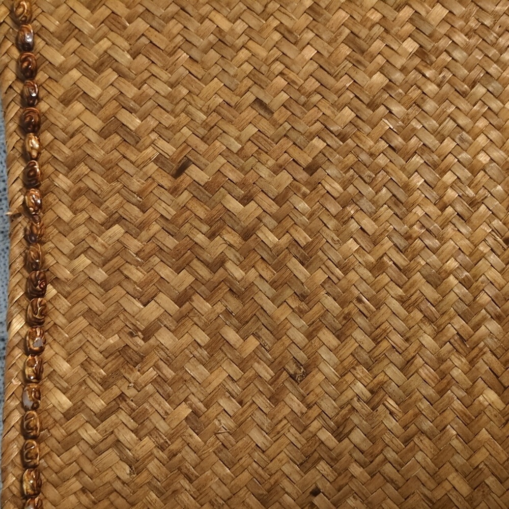 unbranded woven clutch - Picture 5 of 6
